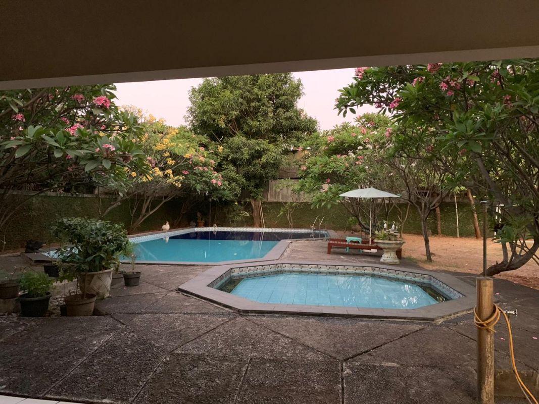 2 Floor house in Closed Compound